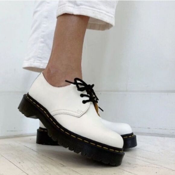 DR. MARTENS White Smooth Derby's Leather Lace-Up Shoes NWT - Picture 1 of 12